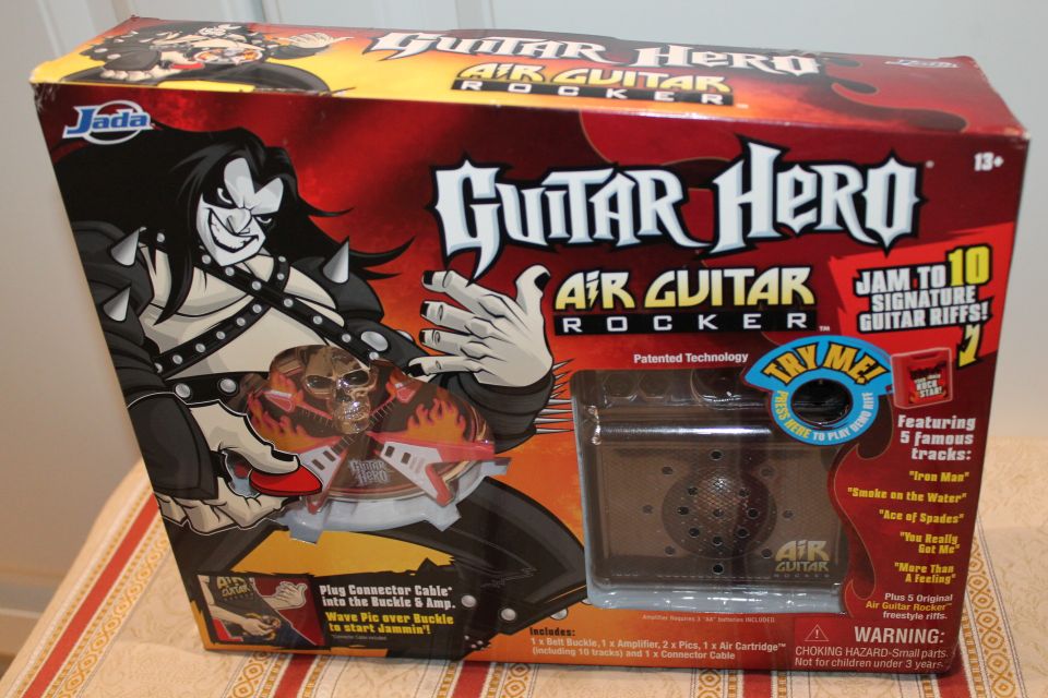 Vintage Guitar Hero ilma sähkökitara vahvistin paketissa 30cm Motörhead yms