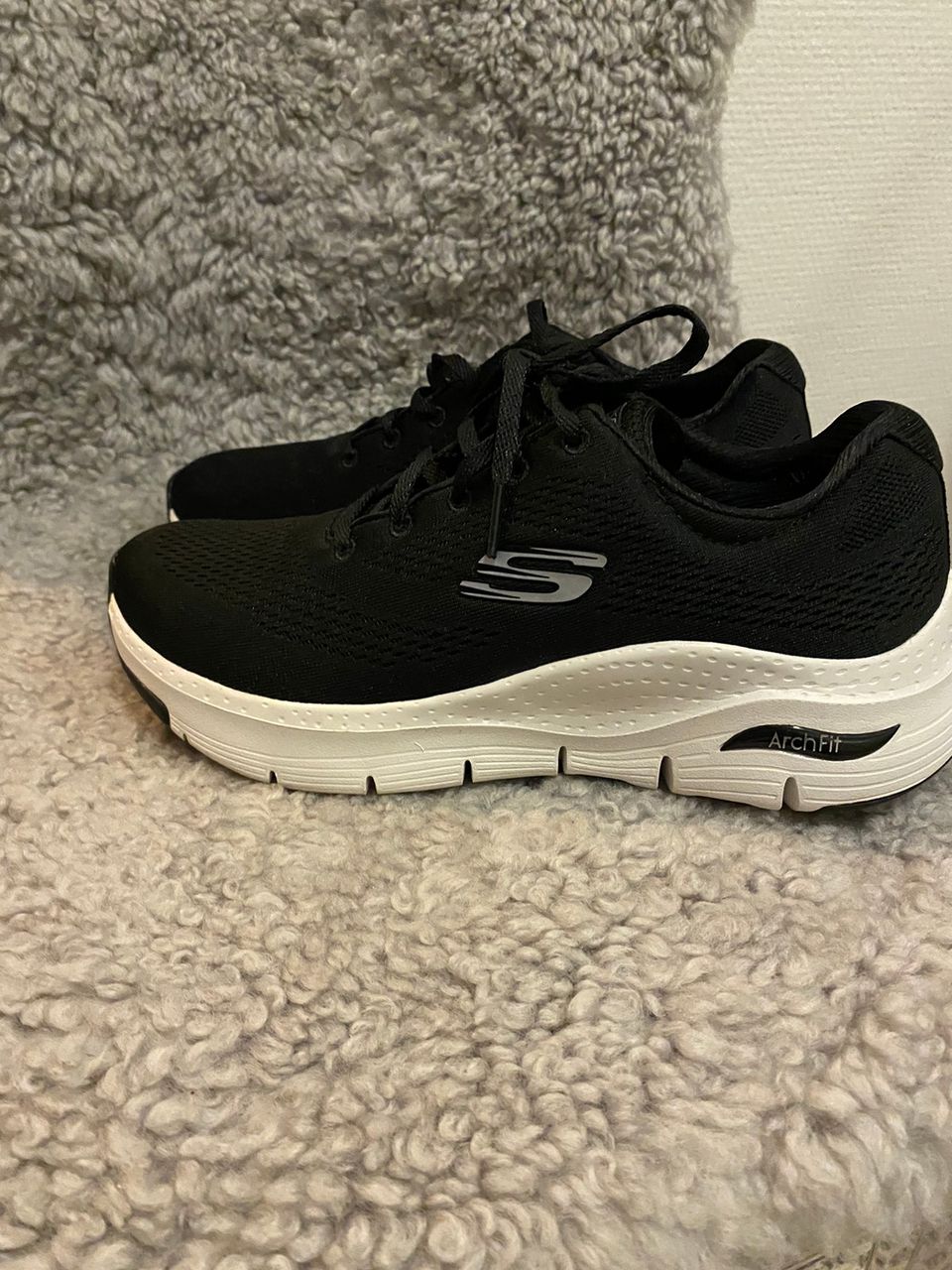 Skechers ArchFit lenkkarit