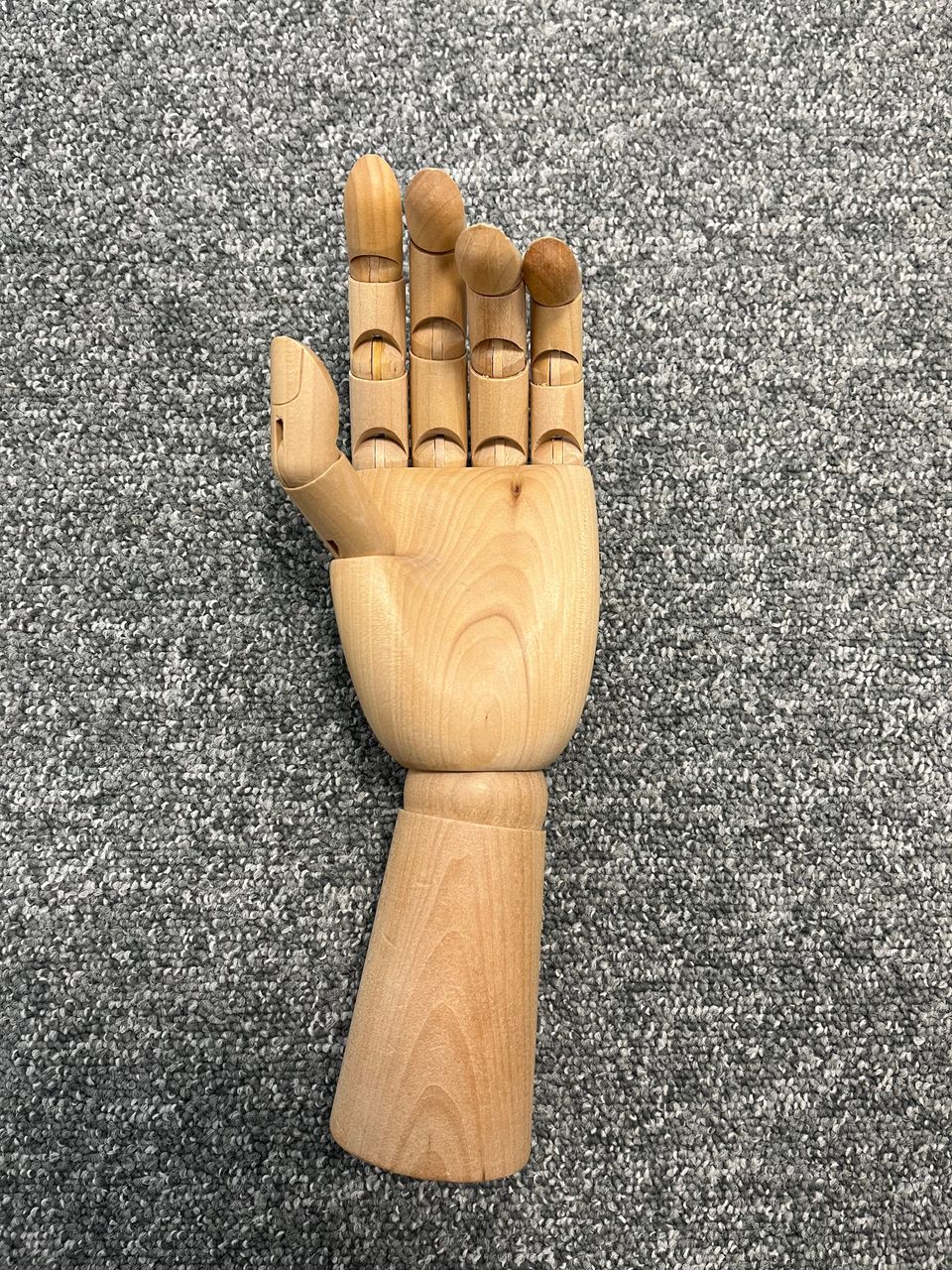 HAY - Puinen käsi