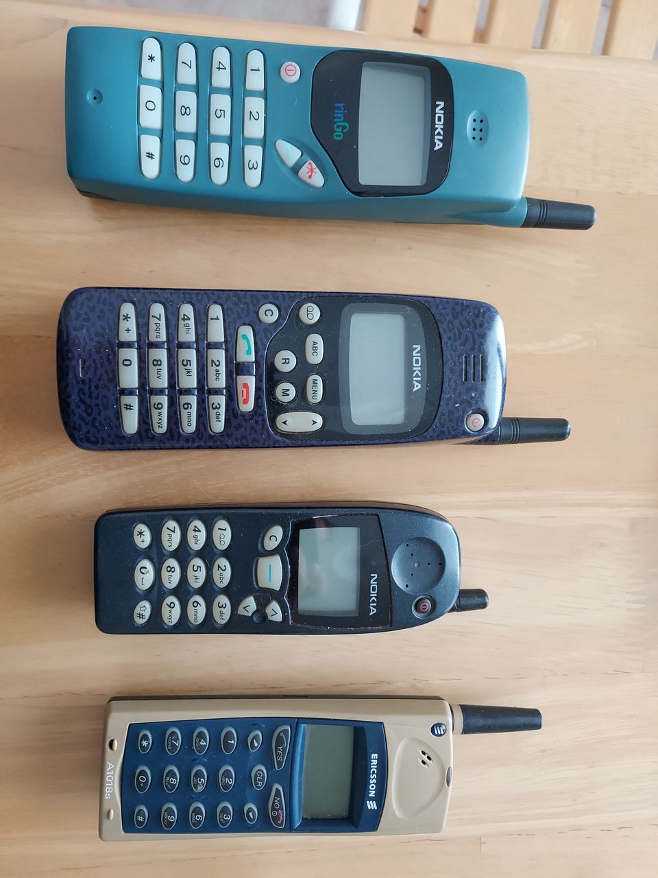 Vanhoja matkapuhelimia