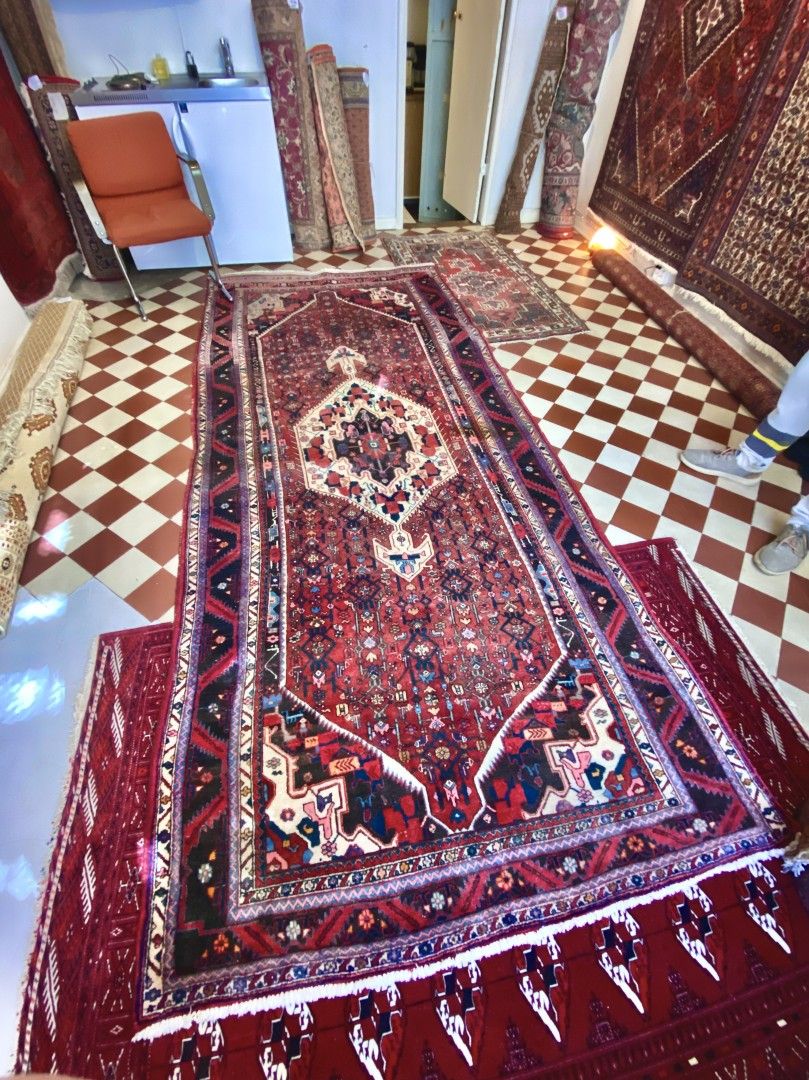 Suuri käsinsolmittu iranilainen matto, 333x152 cm