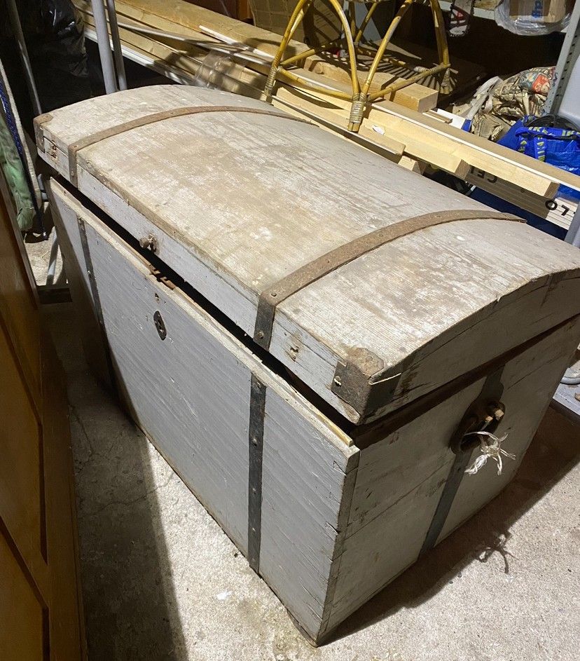 Vanha arkku/säilytyslaatikko