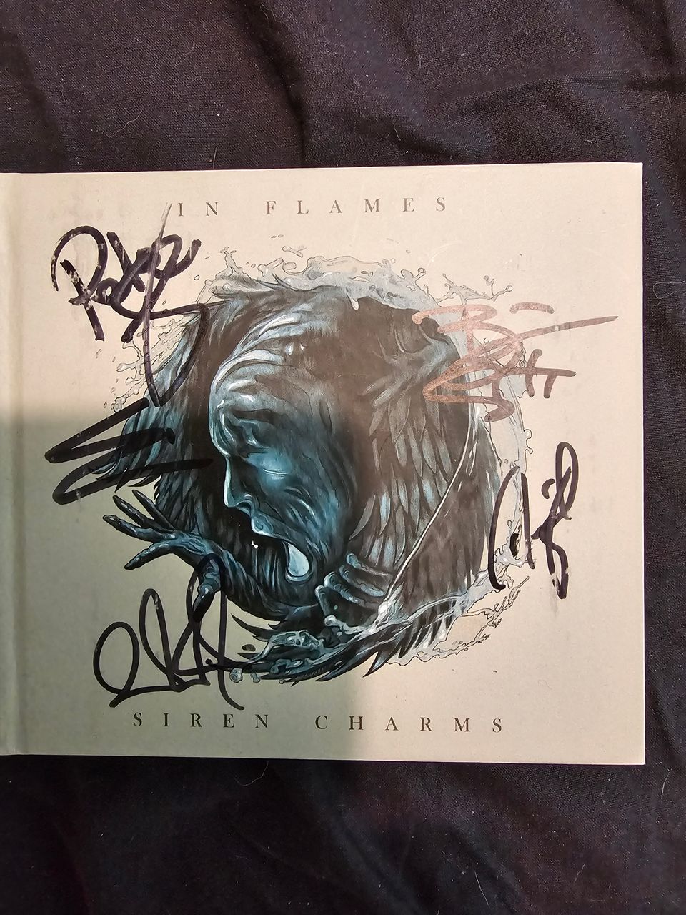 In Flames - Siren Charms, signeerattu