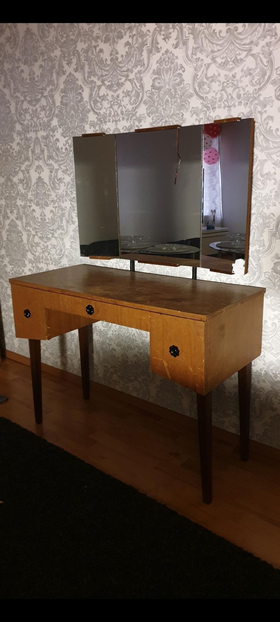 Vanhanajan peilipöytä