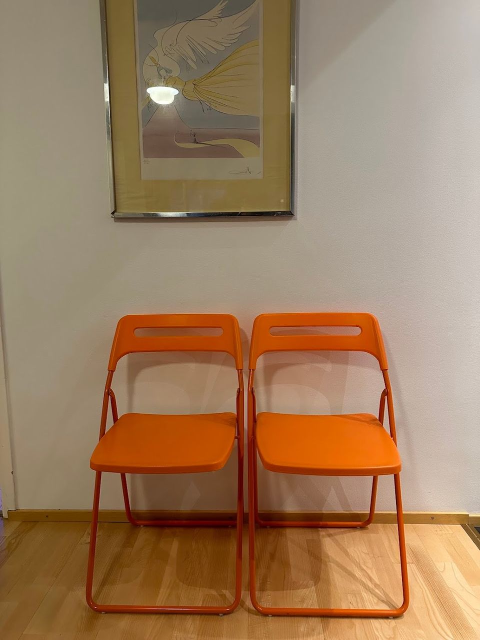 Ikea oranssi tuoli / Orange chairs