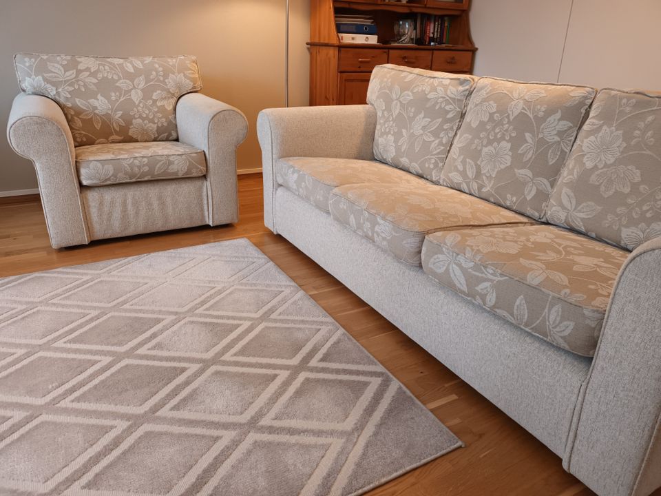 Askon 3:n istuttava sohva + nojatuoli (VARATTU)