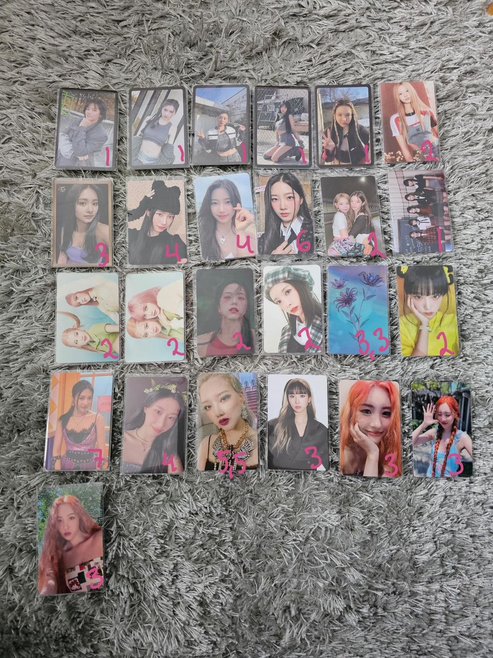 Erilaisia kpop photocards