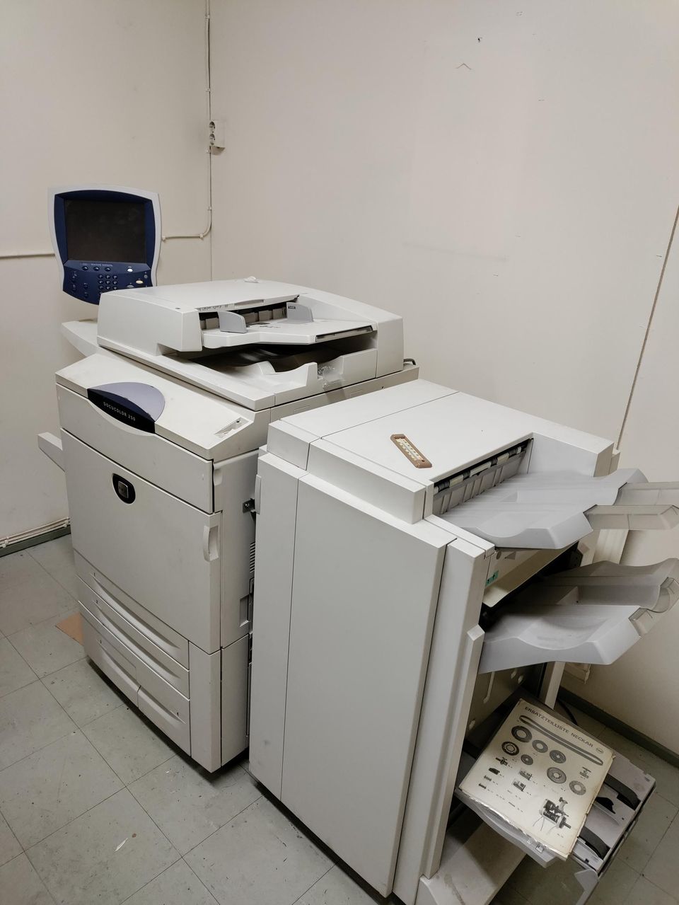 Xerox 250 tulostin + snf4 viimeistely laite