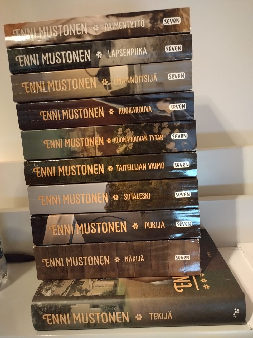 Enni Mustonen / Kirsti Manninen - Kirjoja