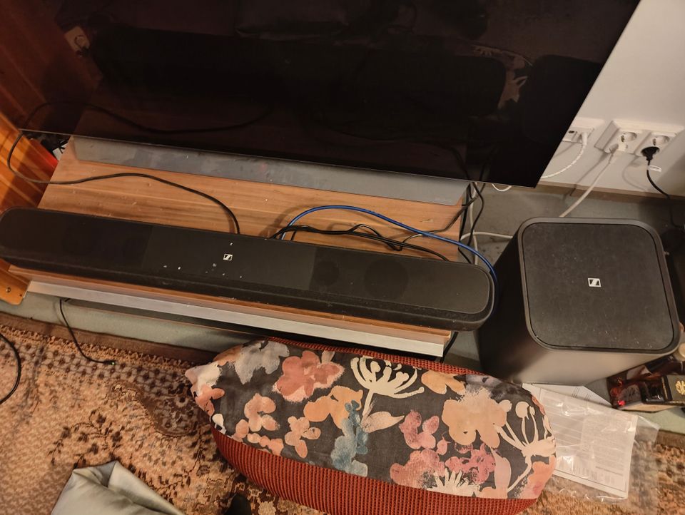 Sennheiser Ambeo Plus -Soundbar ja Ambeo Sub