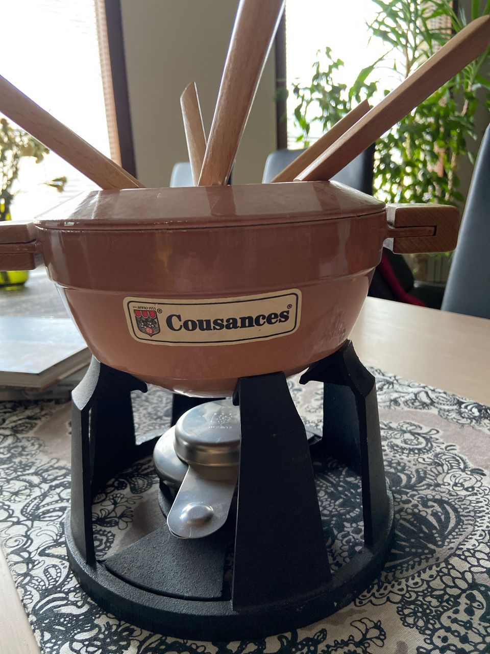 Cousances (Le Creuset) fondue pata ei käytetty
