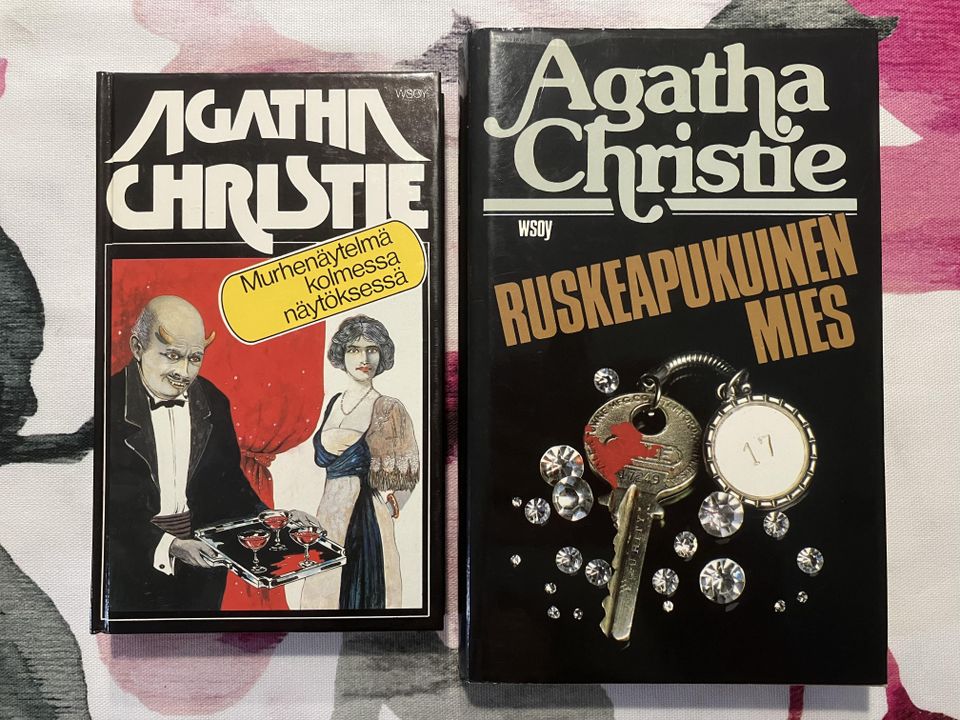 Agatha Christien kirjoja 2 kpl -paketissa
