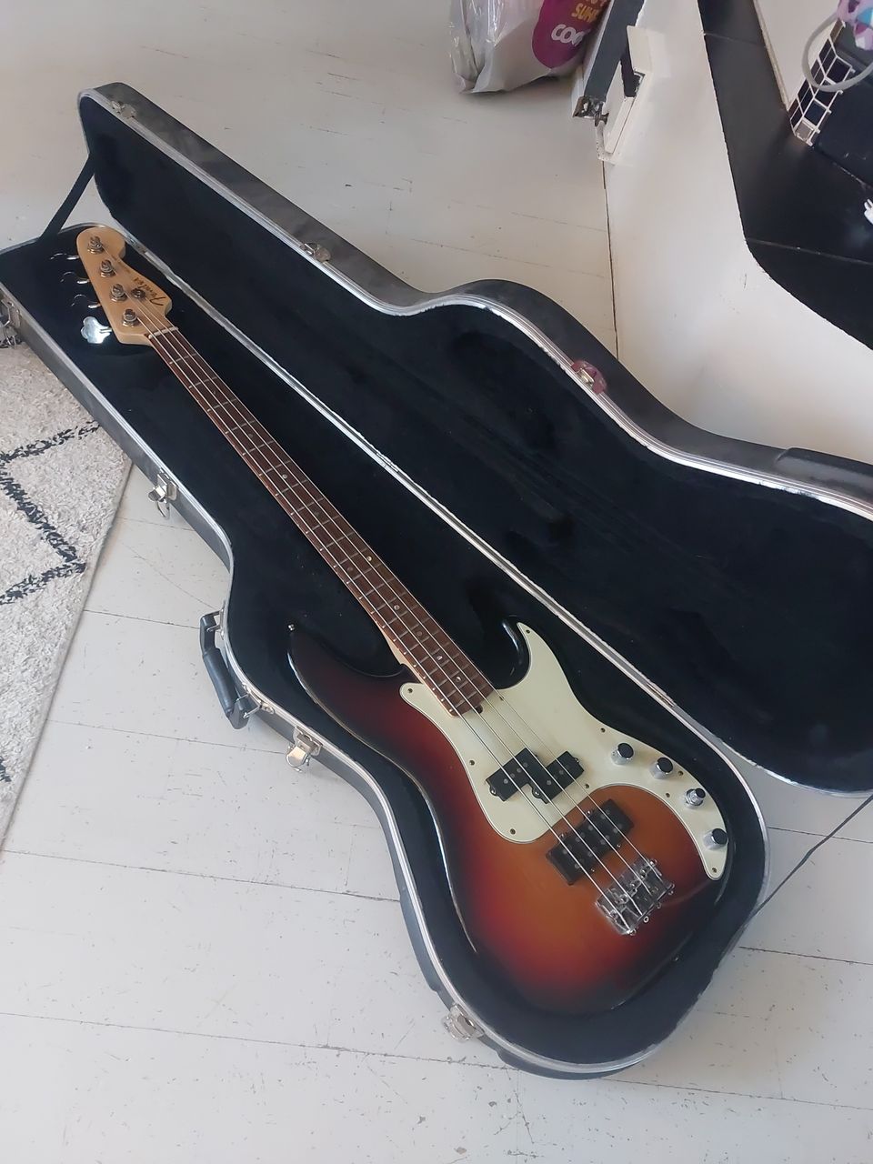 Fender American Deluxe Precision Basso