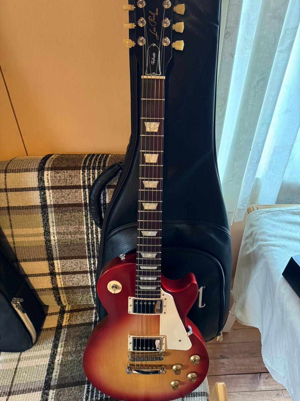 Gibson Les Paul Tribute .UUSI!