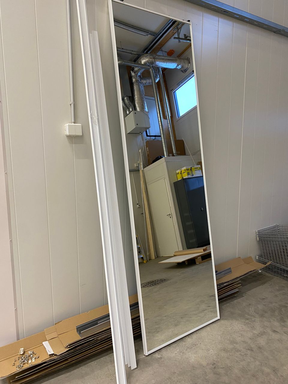 Uusi tukeva iso peili