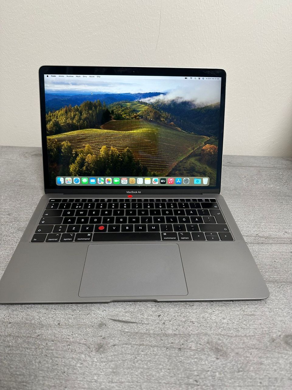 MacBook Air Retina , 13-tuumainen, 2019. 8Gt/256Gt