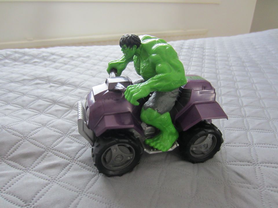 Pattereilla toimiva Hulkki lelu