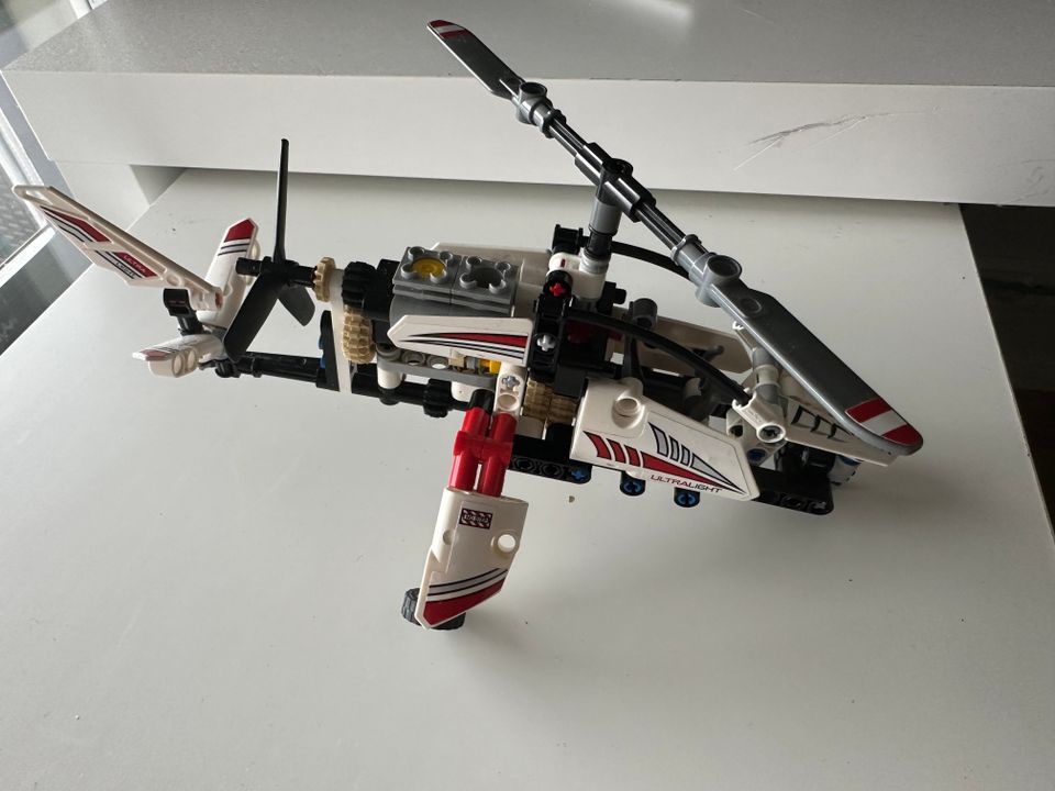 LEGO® Technic 42057, Ultrakevyt helikopteri