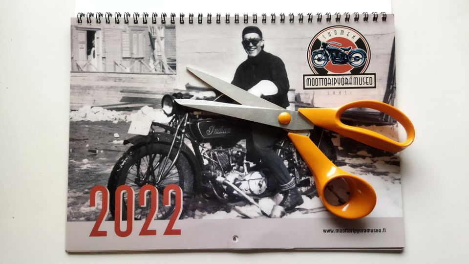 2022 moottoripyörämuseo seinäkalenteri