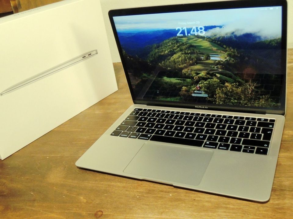 MacBook Air 13" Retina Hopea Kansainvälinen