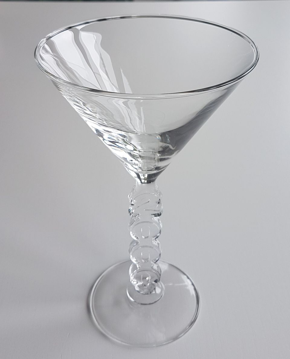 Millennium cocktail-lasi 2000 syntyneelle