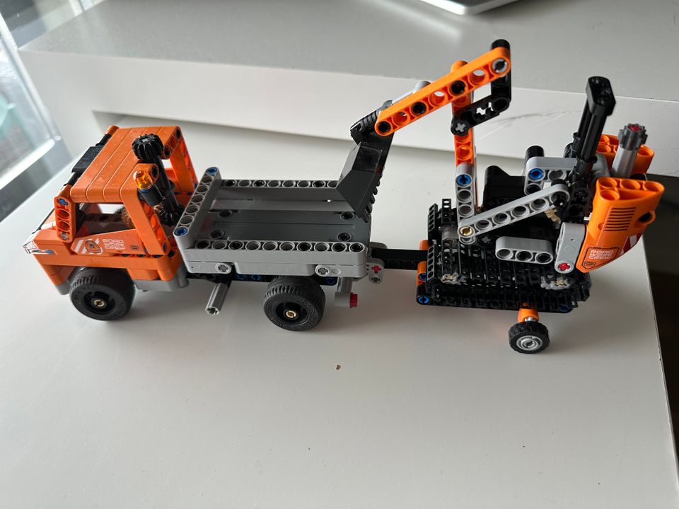 LEGO® Technic 42060, Tietyökoneet