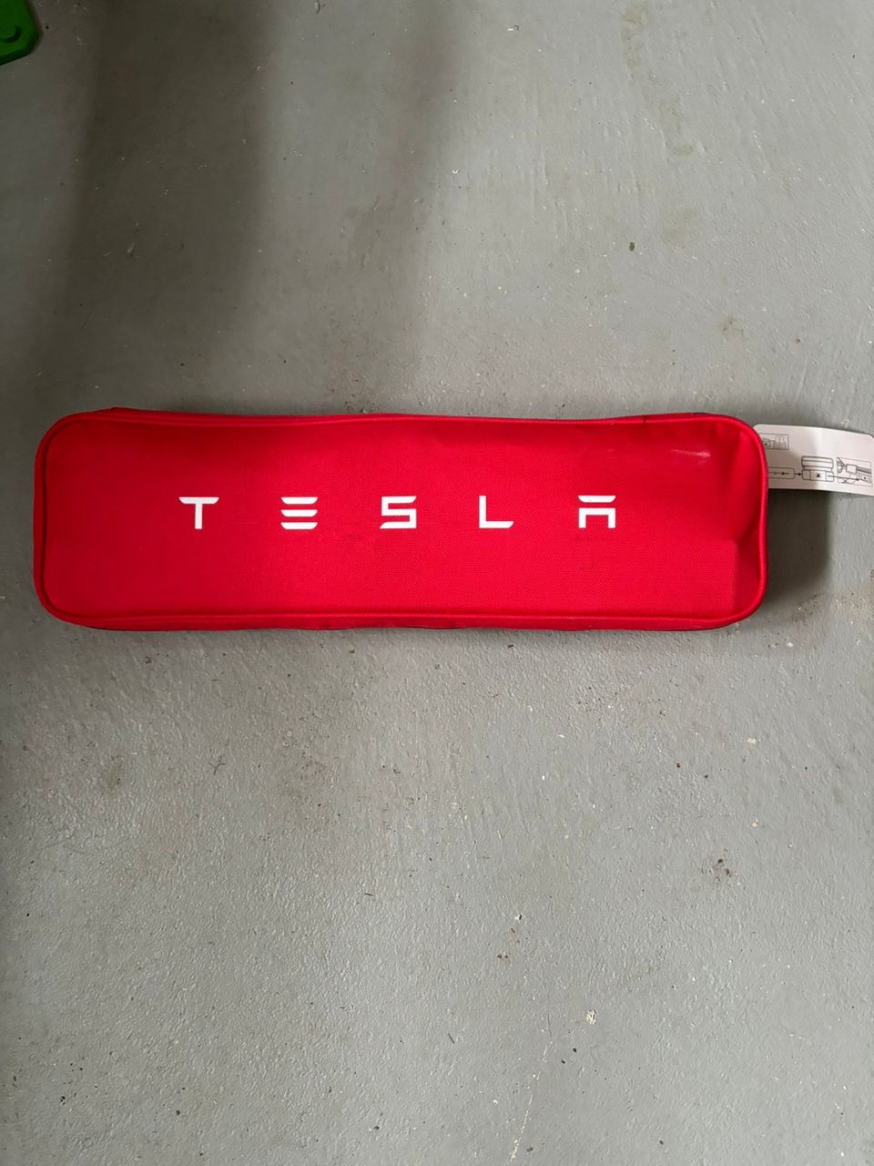 Tesla ensiapulaukku
