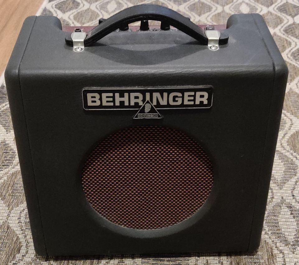 Behringer gx108 kitaravahvistin