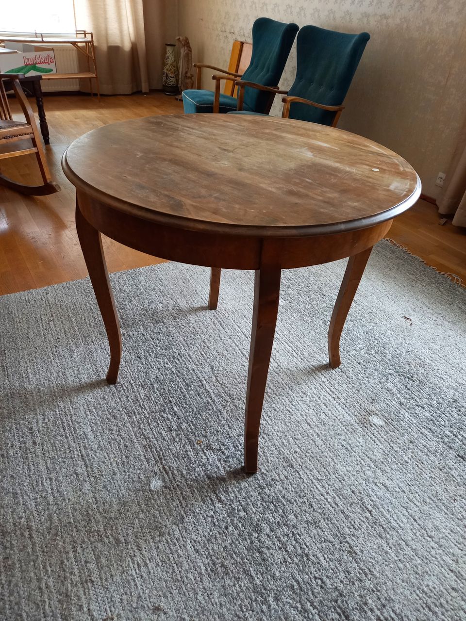 Vanha pyöreä pöytä