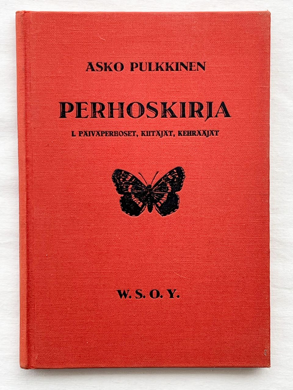 Asko Pulkkinen Perhoskirja 1. Päiväperhoset, kiitäjät ja kehrääjät WSOY 1932