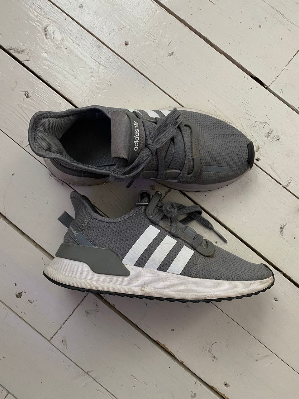 ADIDAS JUOKSUKENGÄT