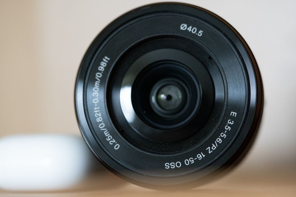 Sony E PZ 16-50mm F3.5-5.6 OSS objektiivi