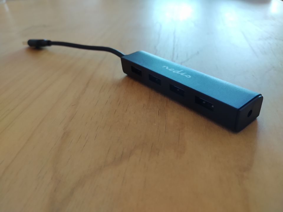 4-porttinen USB 3.0 hubi