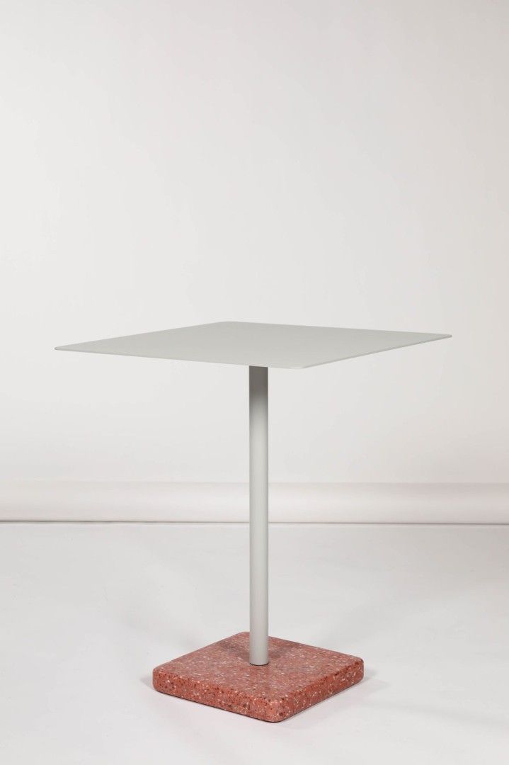 HAY - Terrazzo pöytä, 60 x 60 cm, sky grey - punainen