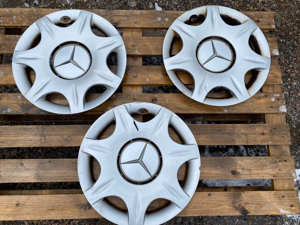 Mercedes-Benz 15” koristekapselit 3 kpl