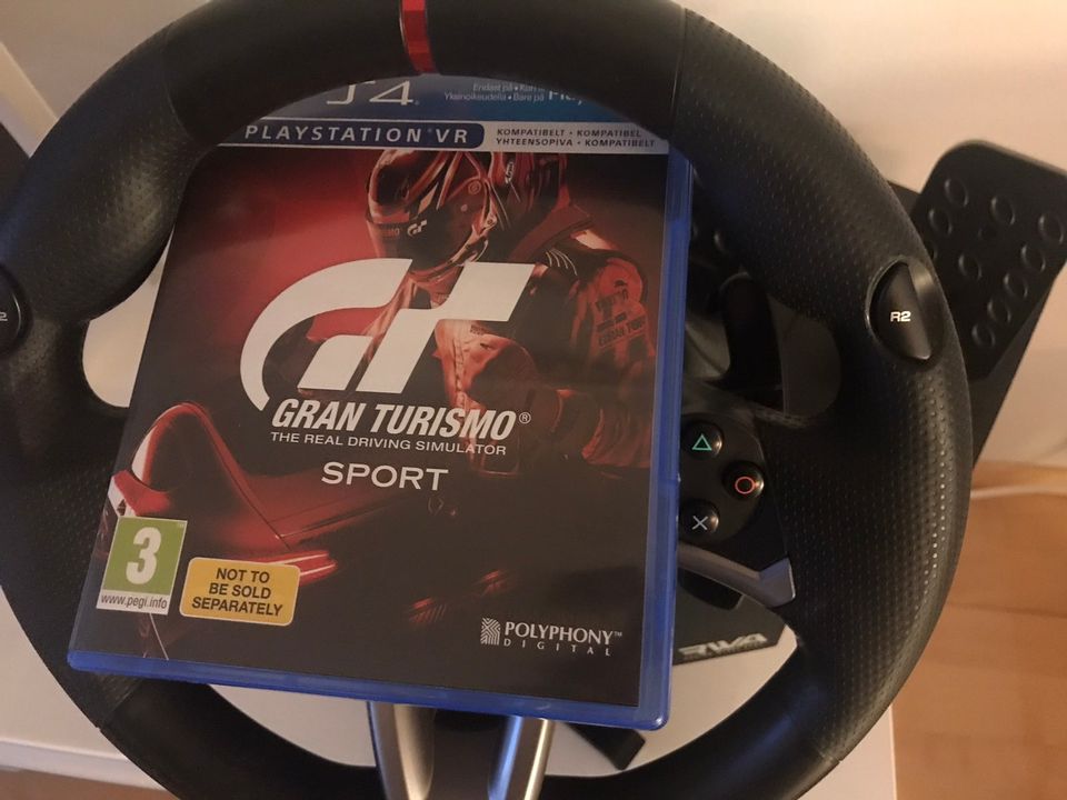 PS4 Hori ratti + peli Gran Turismo sport.