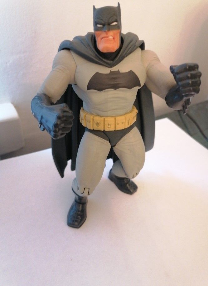 DC Batman The Dark Knight Returns action figuuri