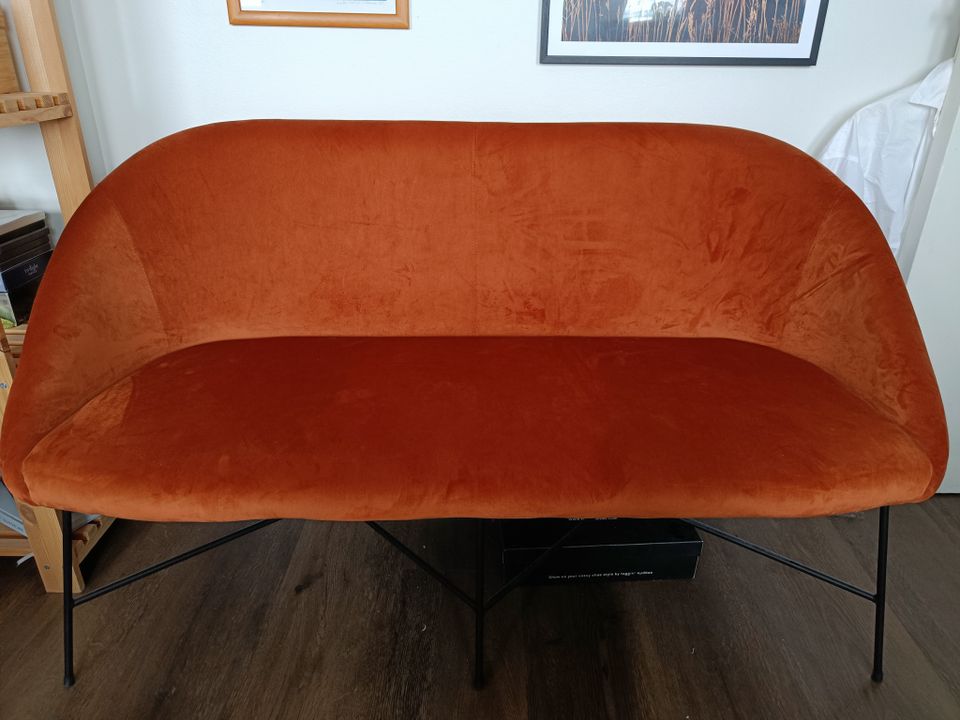 Kahdenistuttava sohva