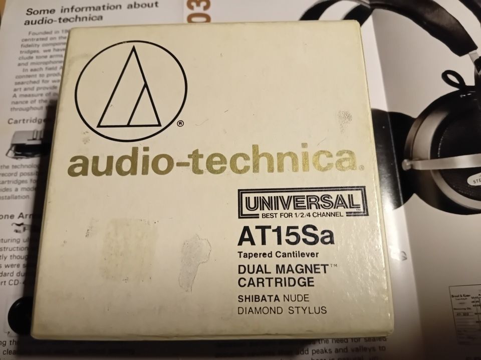 Huippu Audio-Technican AT15Sa äänirasia, "kelkka" ja kaksi neulaa