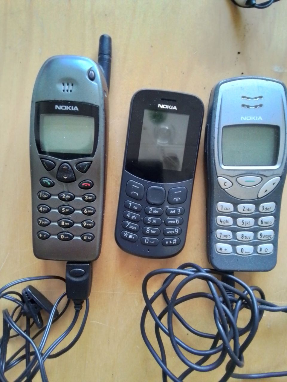 3kpl Nokian kännykät