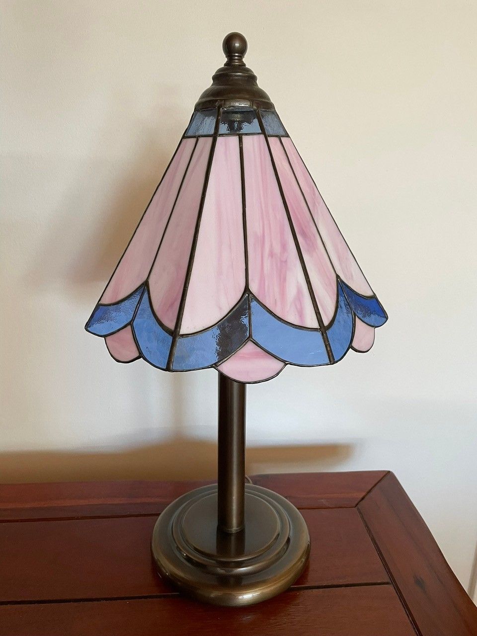 Tiffany pöytälamppu