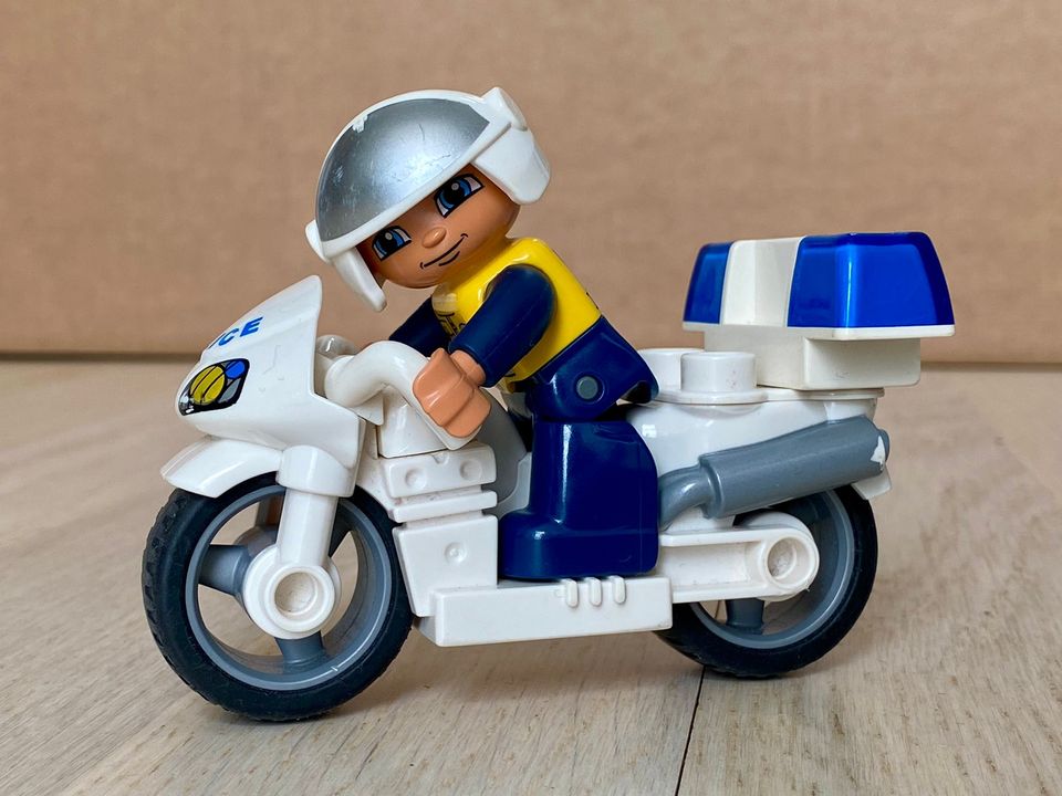 Lego Duplo moottoripyörä poliisi