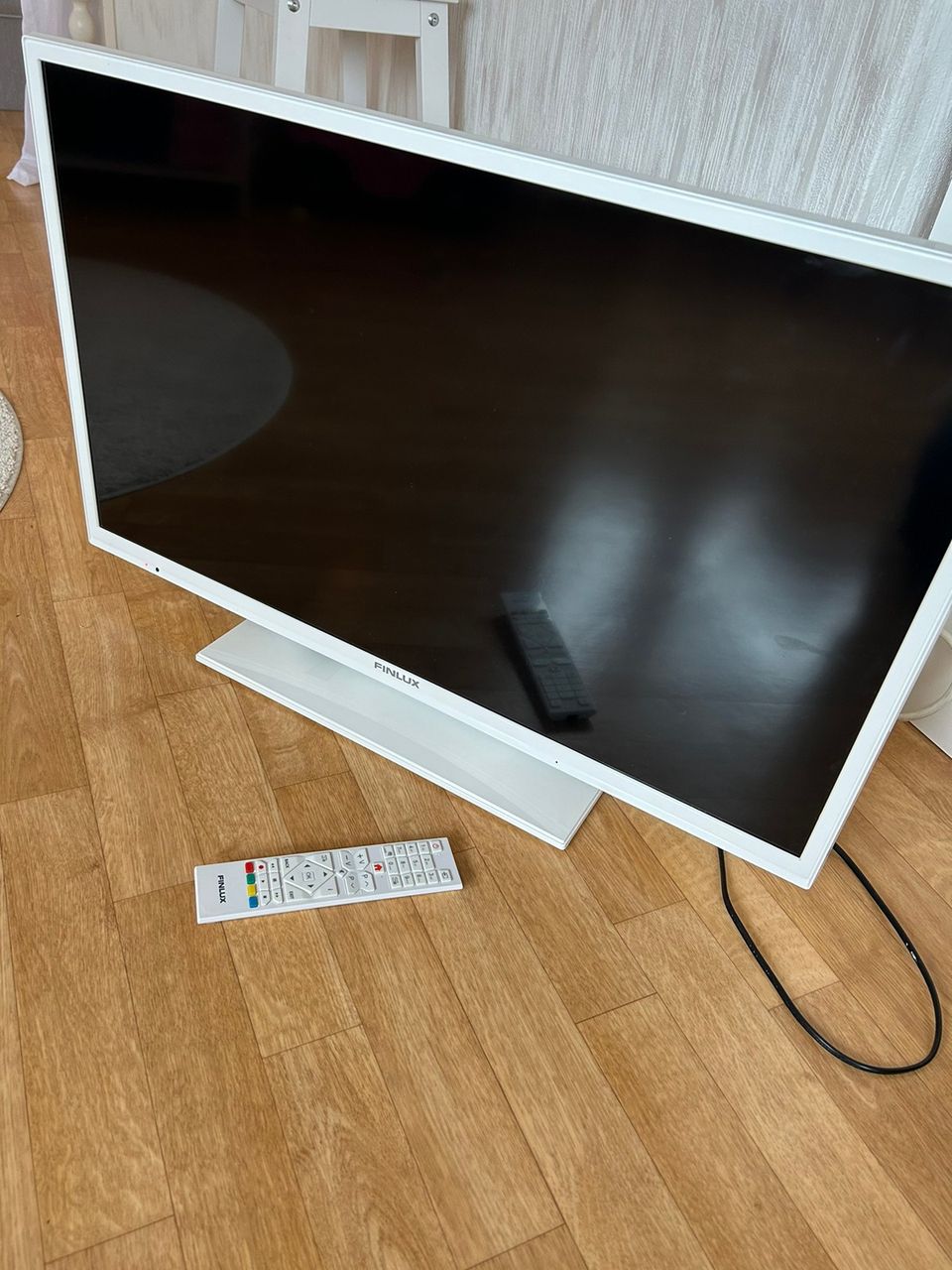 32" valkoinen TV