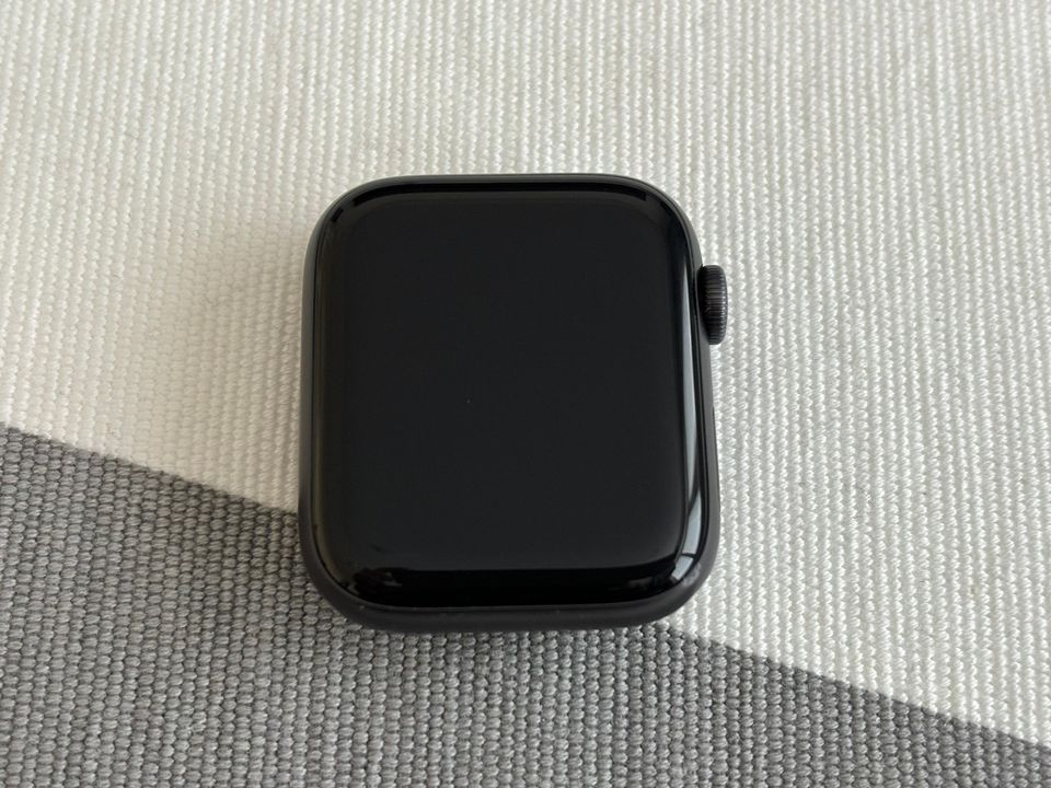 Apple Watch Series 5 44mm GPS + Cellular
