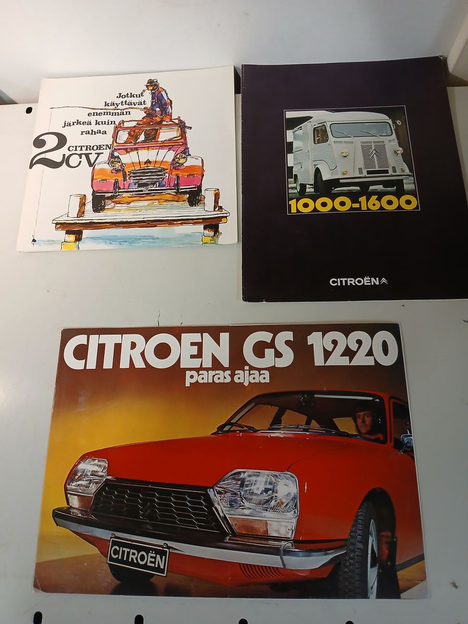 Classic Citroën esitteitä