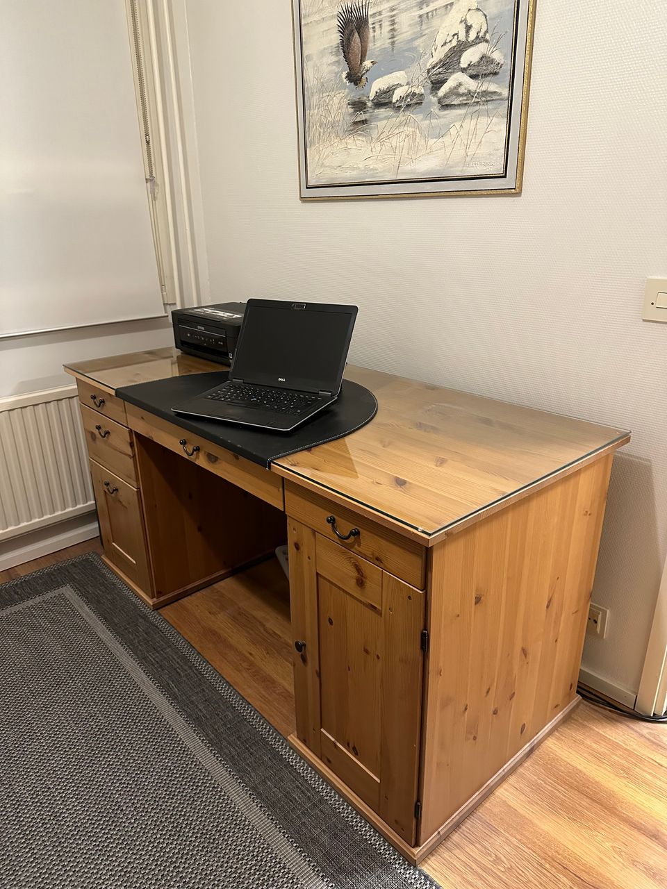 Kirjoituspöytä / työpöytä