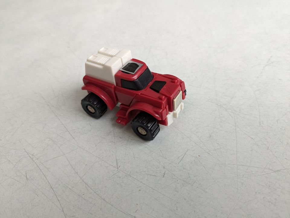 Transformers punainen auto