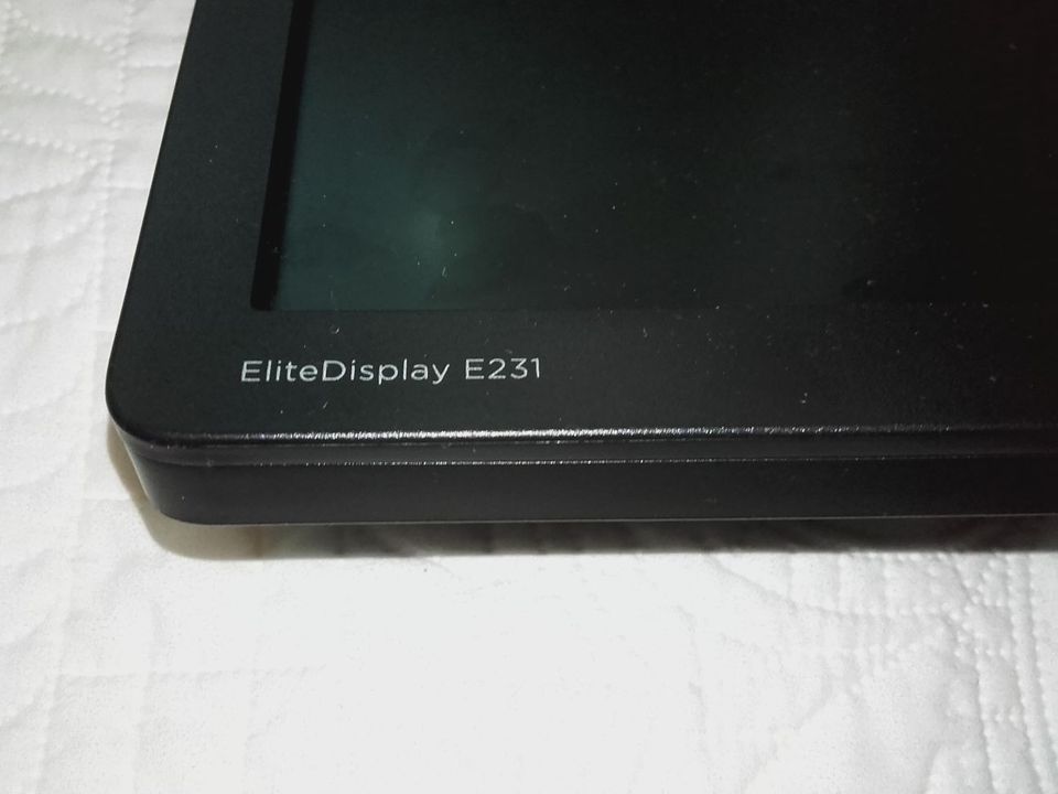 Elitedisplay näyttö 23" fullhd Displayport ei hdmiä