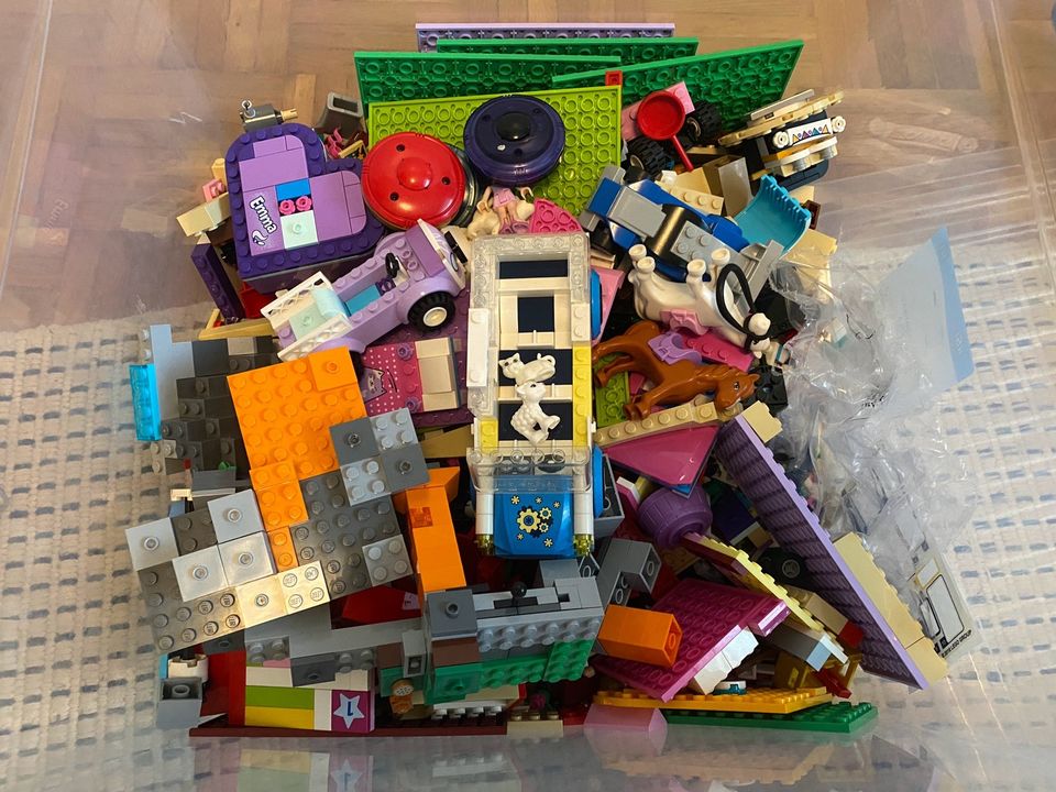 Laatikollinen Legoja