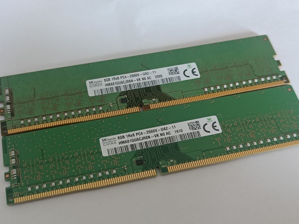 16GB (2x8GB) DDR4 2666MHZ Pöytäkoneen muistikammat.